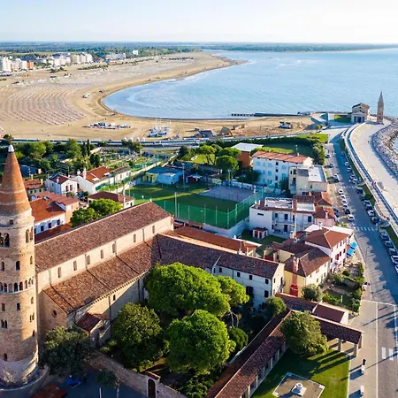 Cozy With Pool In Apartment *