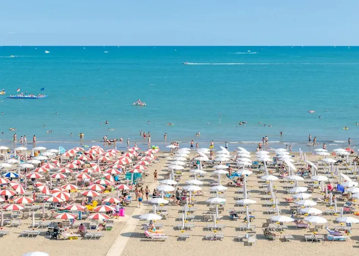 Cozy With Pool In アパート