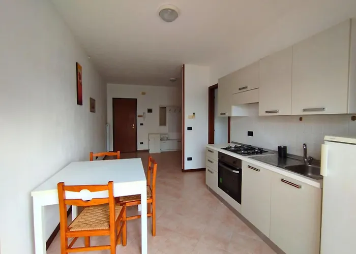 Cozy With Pool In アパート